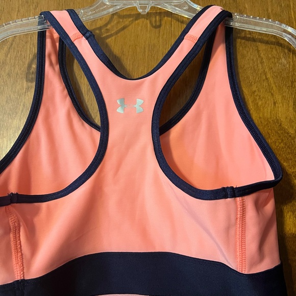 Under Armour woman’s XS compression sports bra - Picture 2 of 4